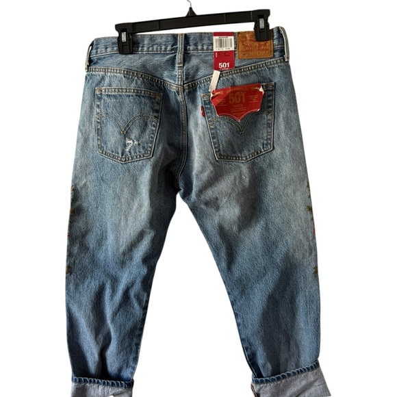 Levi's women's Blue Jeans with Red Floral Accents 28 waist and 26 length NWT - Picture 2 of 5